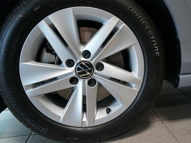 Volkswagen Golf VIII Life 2.0 TDi - Samsaru's Car Outlet