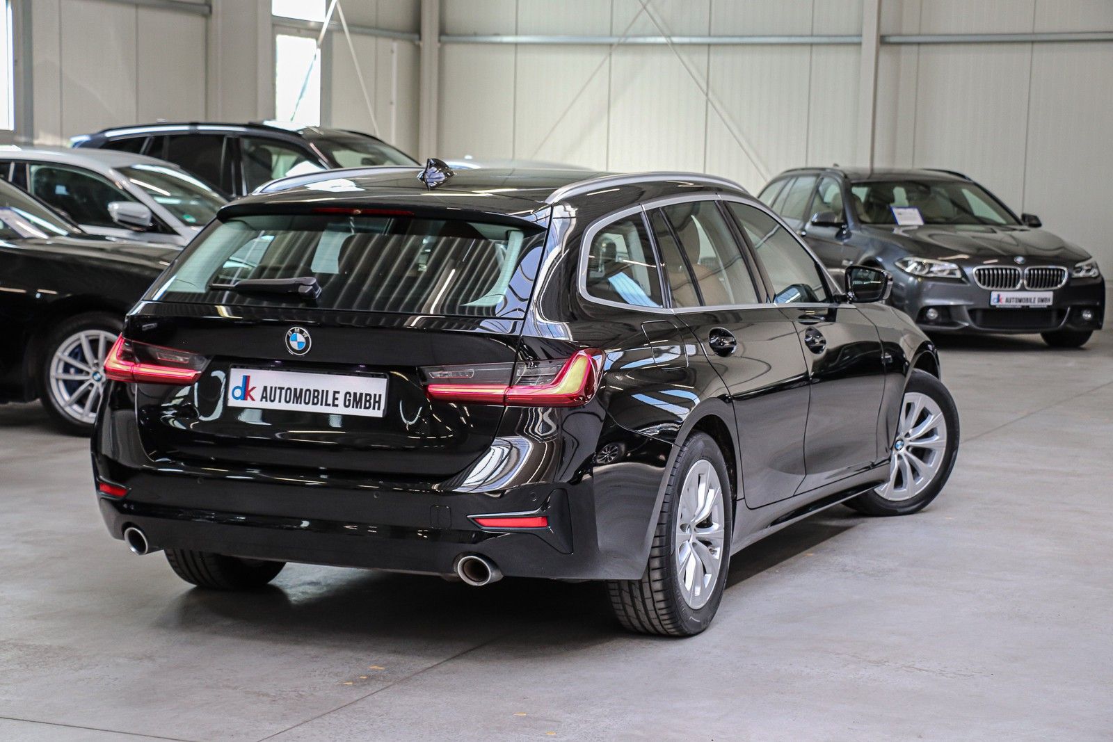 BMW 330i Touring Advantage - Samsaru's Car Outlet