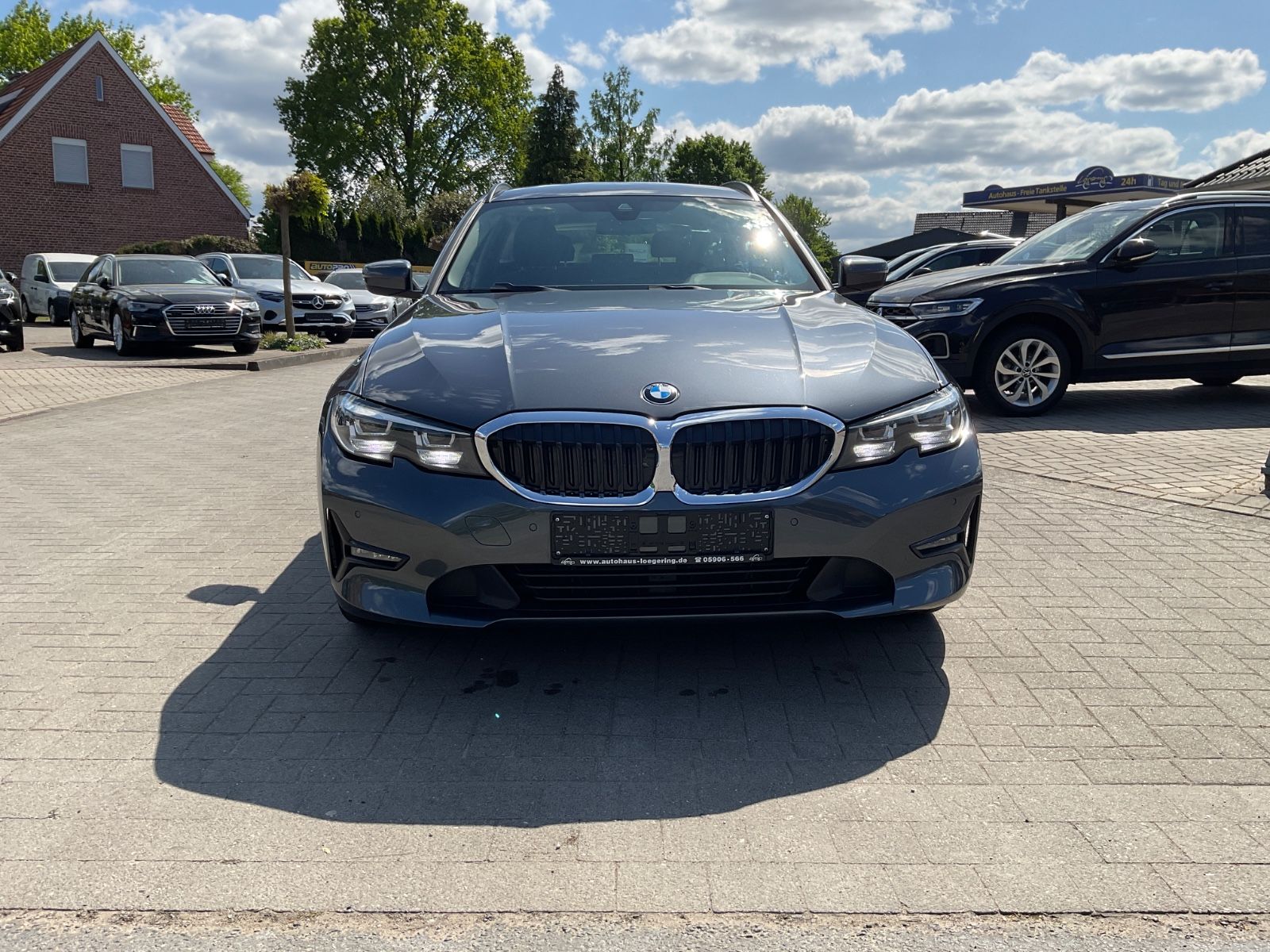 BMW 320d xDrive Touring - Samsaru's Car Outlet