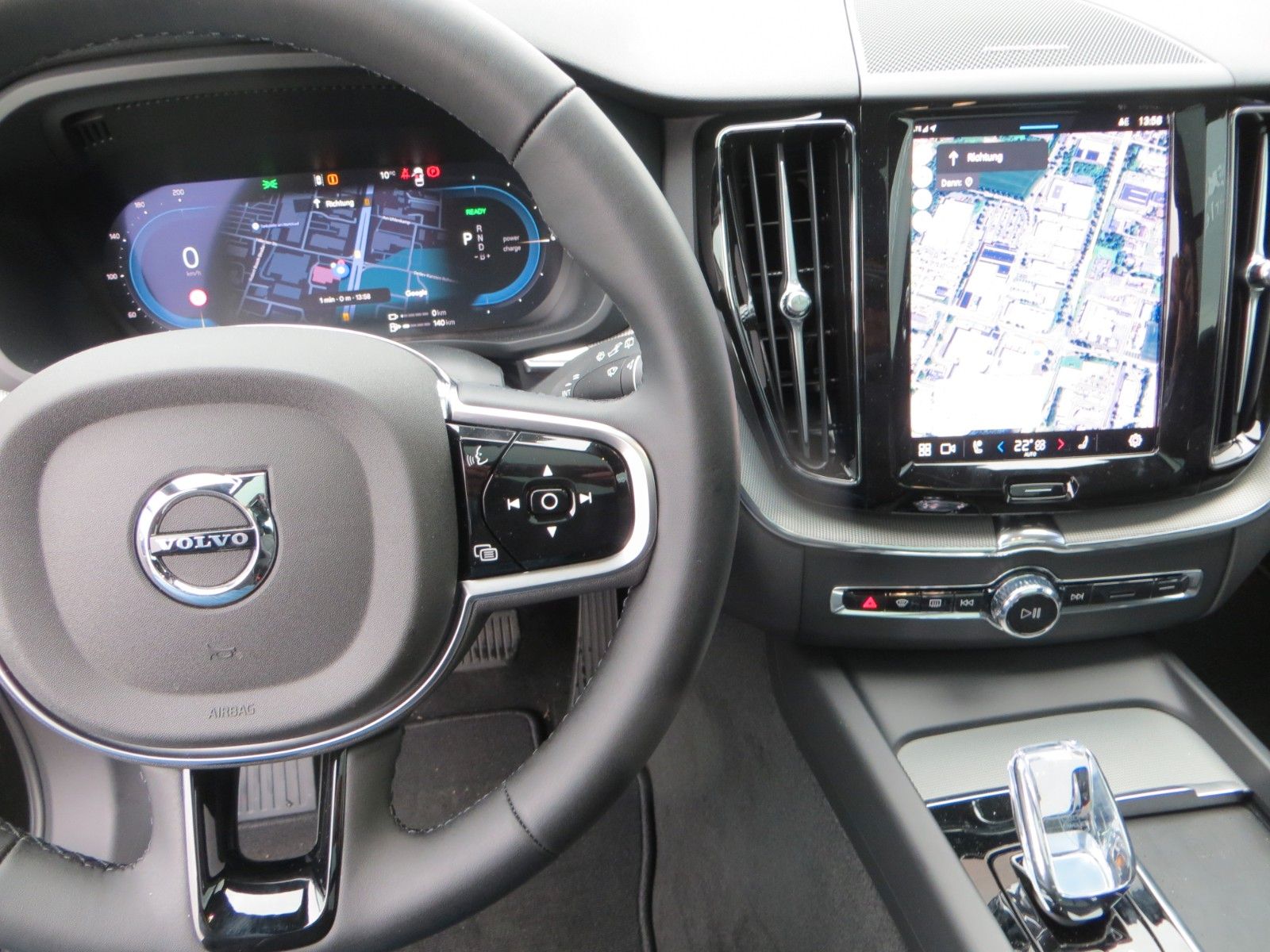 Volvo XC60 T6 PHEV AWD Plus Black Edition 360° KAM AHK