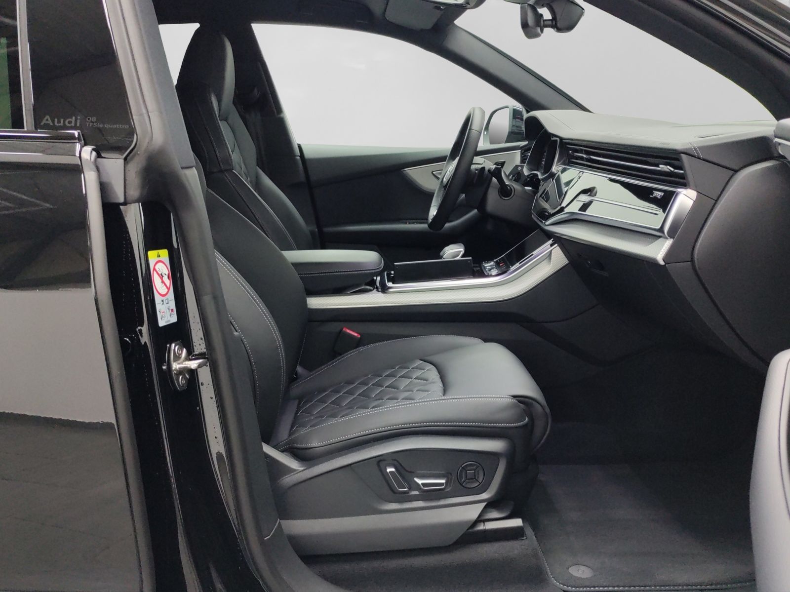 Audi Q8 TFSIe Q S LINE KAMERA NAVI AHK LM22