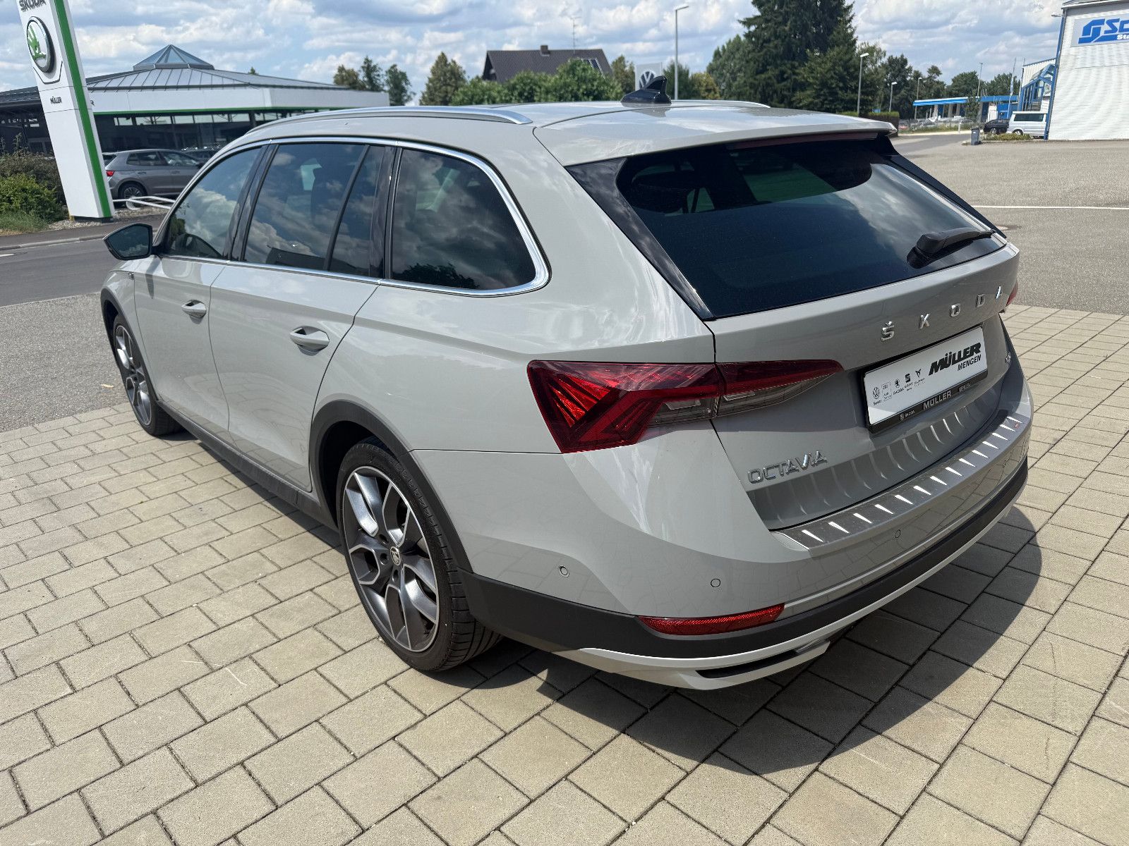 Skoda Octavia Combi Scout 4x4 - Samsaru's Car Outlet