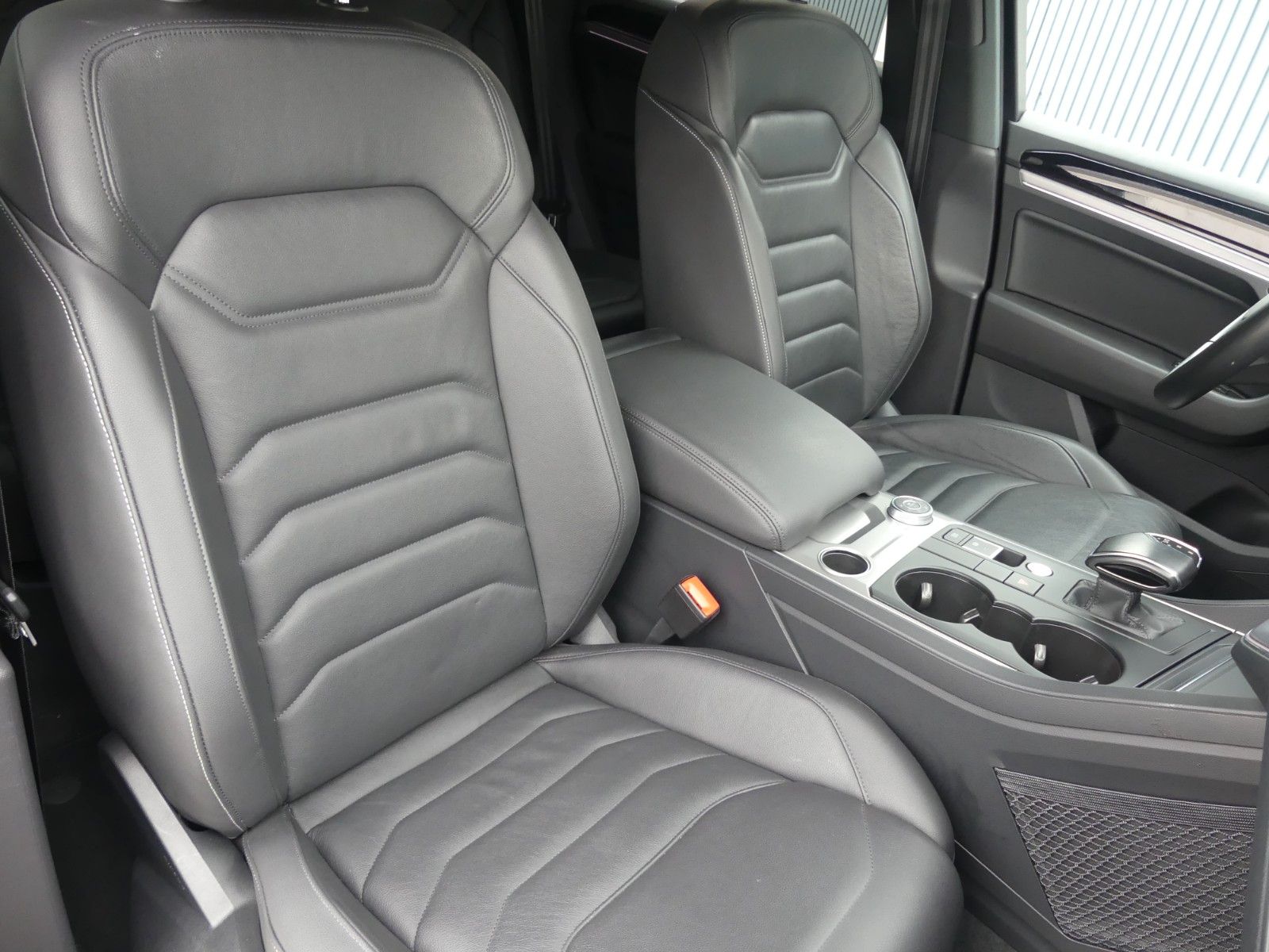 Volkswagen Touareg Elegance 4Motion - Samsaru's Car Outlet