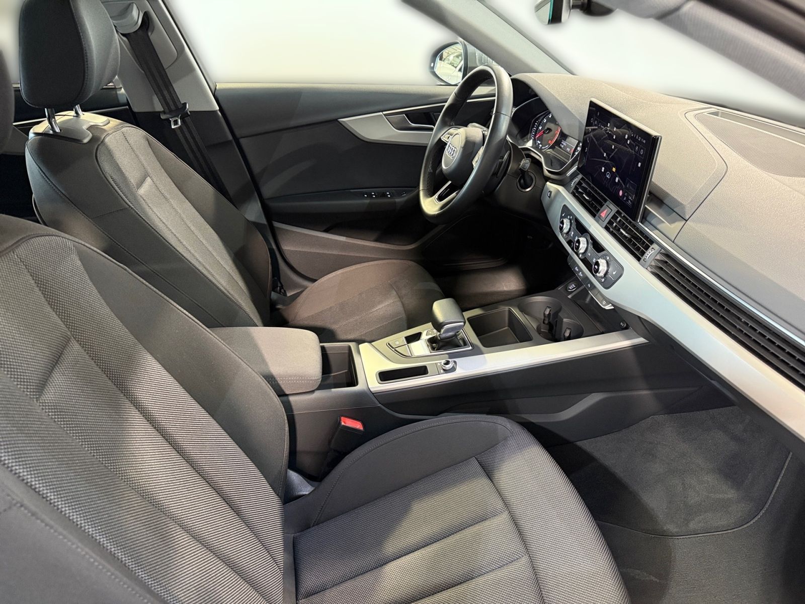 Audi A4 Avant 35 TFSI S TRONIC - Samsaru's Car Outlet