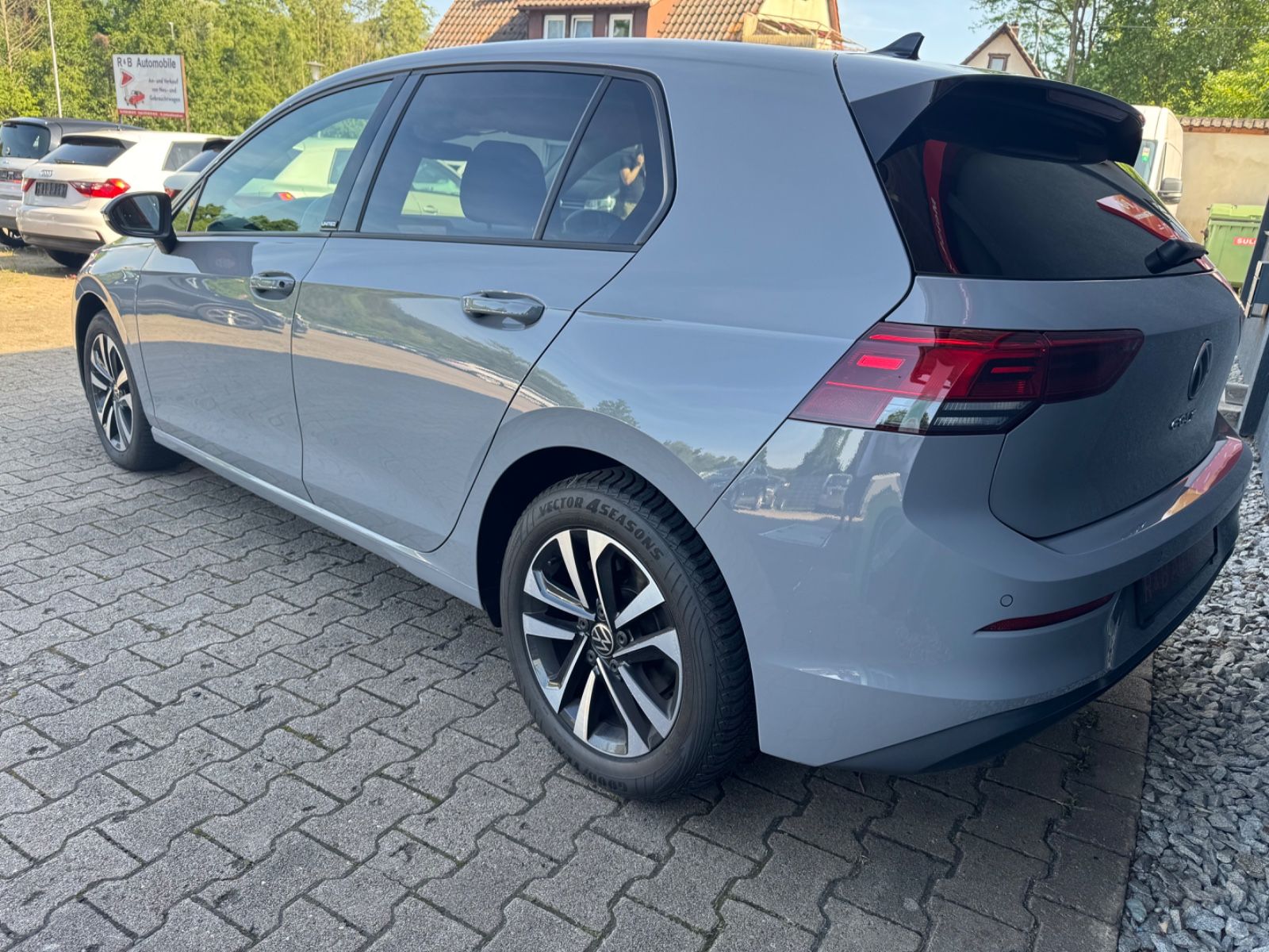 Volkswagen Golf VIII Lim. United - Samsaru's Car Outlet
