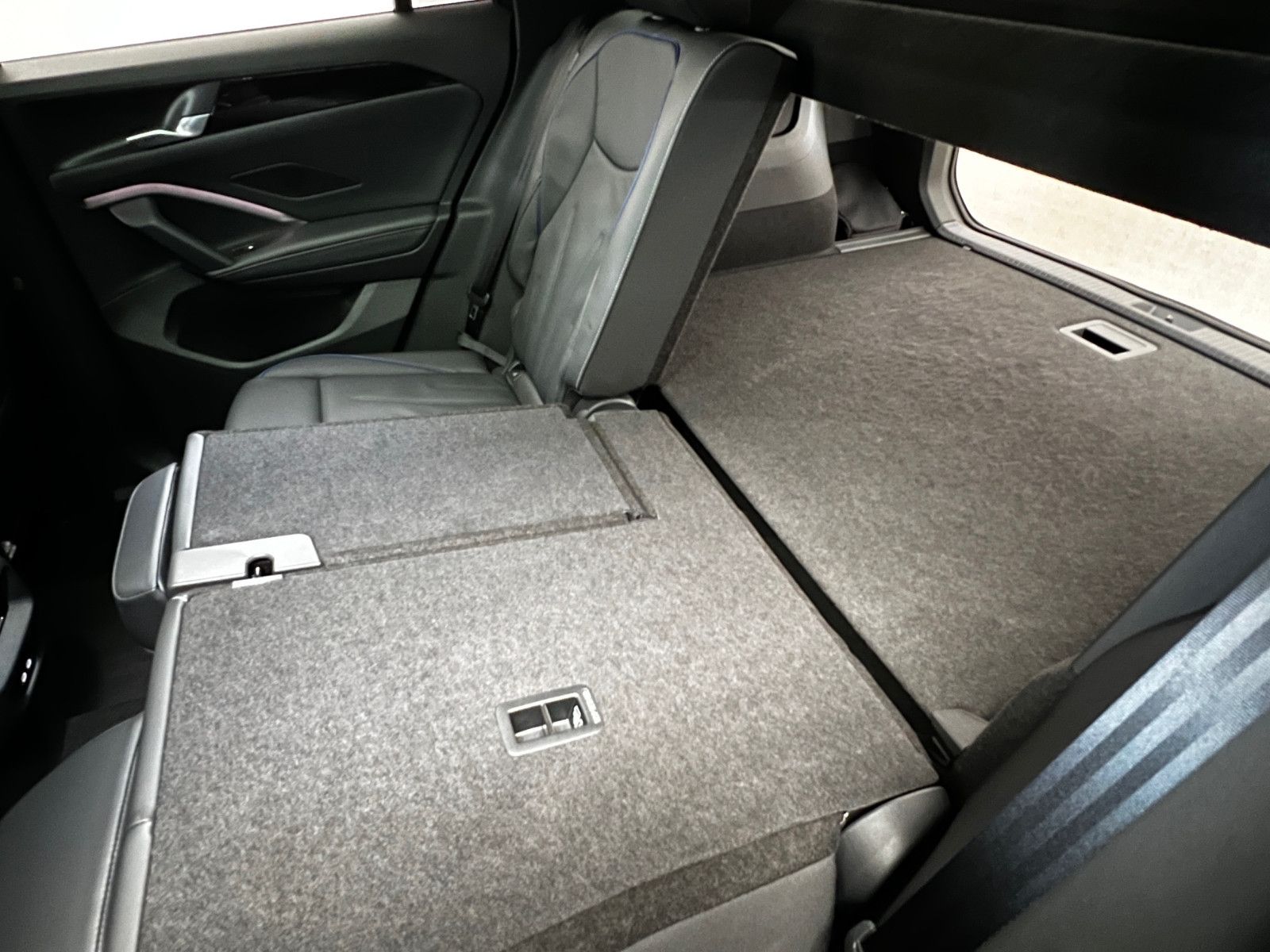 Volkswagen Tiguan 2.0 TDI DSG 4M. R-Line "Black Style"