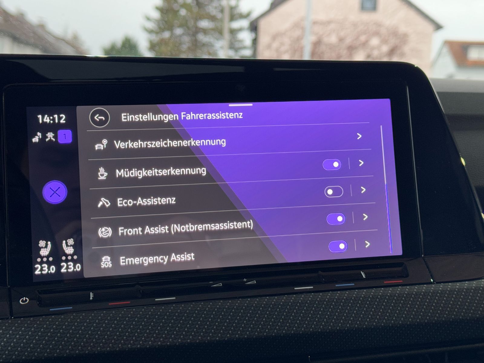 Volkswagen Golf VIII R 2.0 TSI DSG - Samsaru's Car Outlet