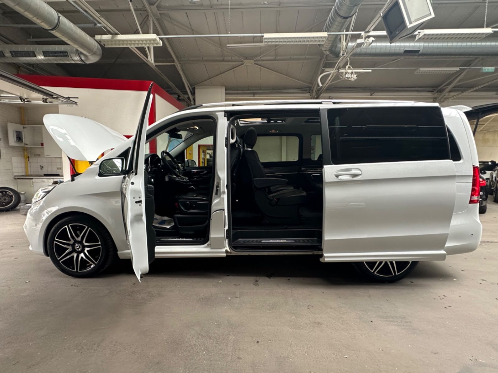 Mercedes-Benz V250d LANG AMG - Samsaru's Car Outlet