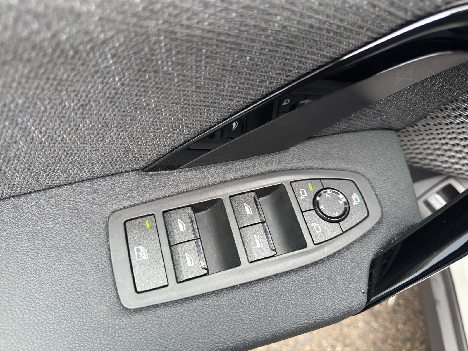 BMW X1 xDrive23i - Samsaru's Car Outlet