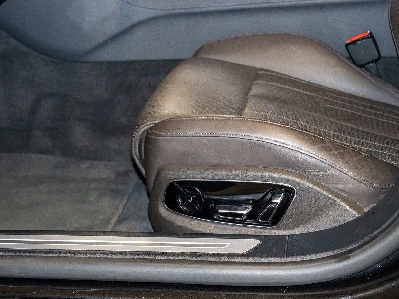 Audi A8 L 60 TFSI e quattro - Samsaru's Car Outlet