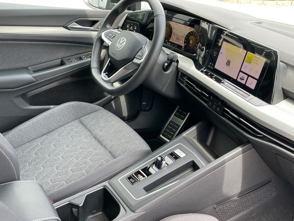 Volkswagen Golf VIII 1.5 eTSI MOVE - Samsaru's Car Outlet