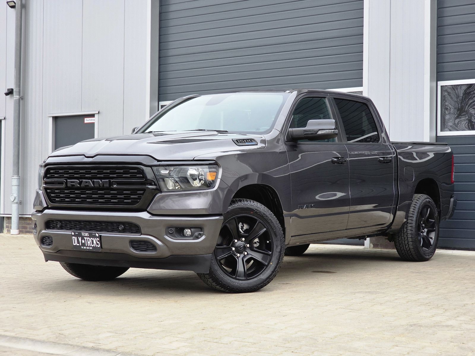 Dodge RAM 1500 5.7 4x4 Bighorn Night Kamera 12´´ PDC