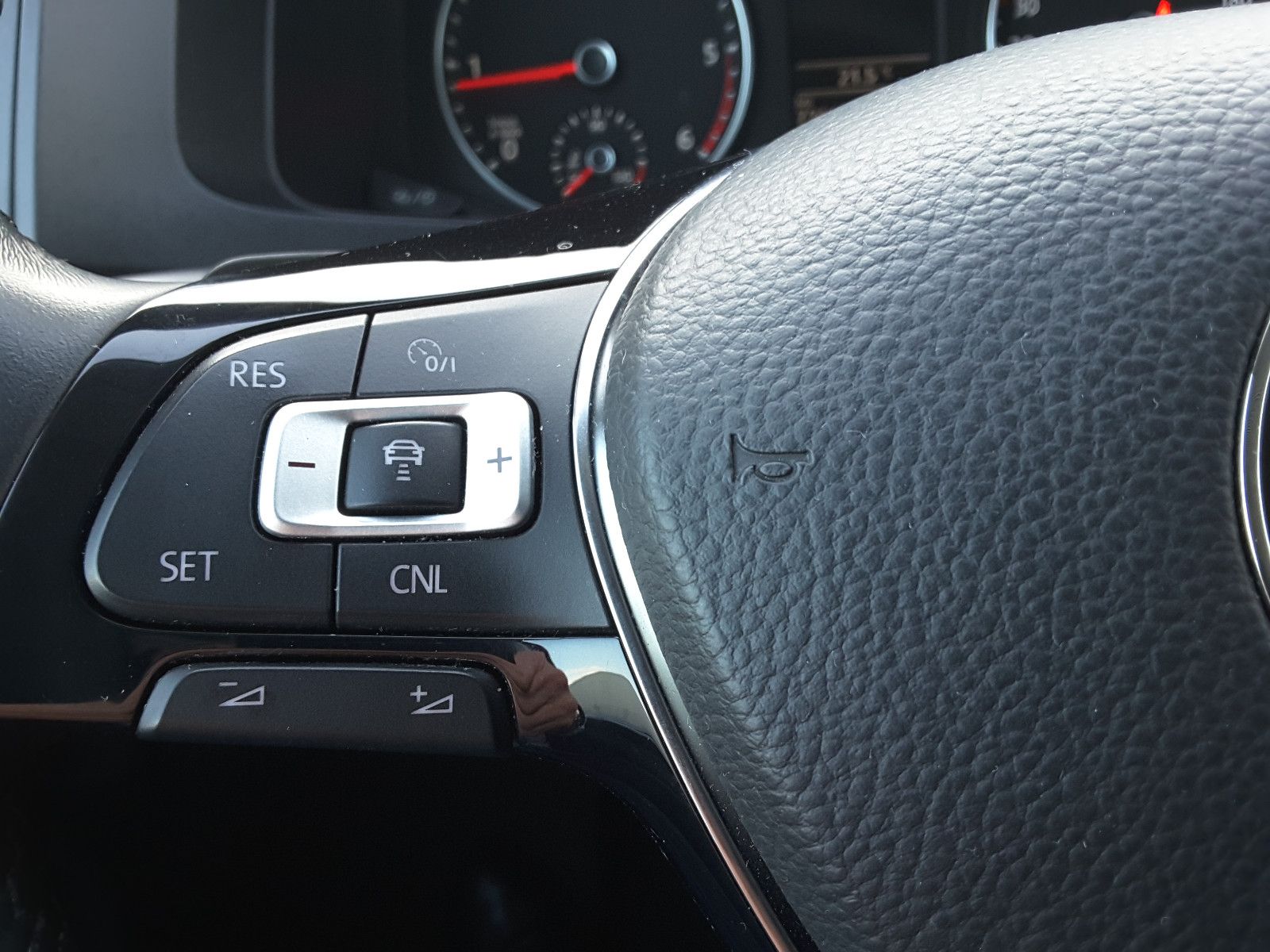 Volkswagen T6 Multivan 2.0 TDI DSG - Samsaru's Car Outlet