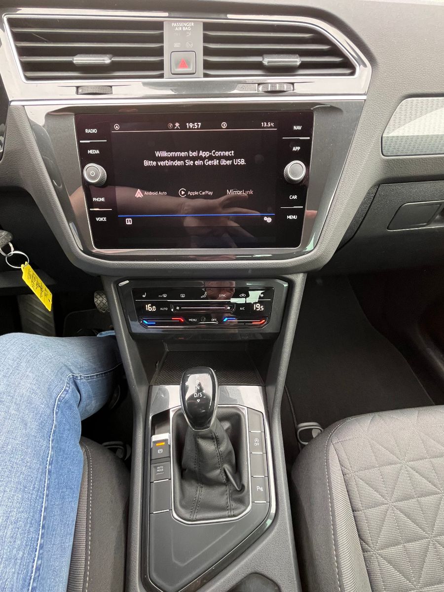 Volkswagen Tiguan Life - Samsaru's Car Outlet