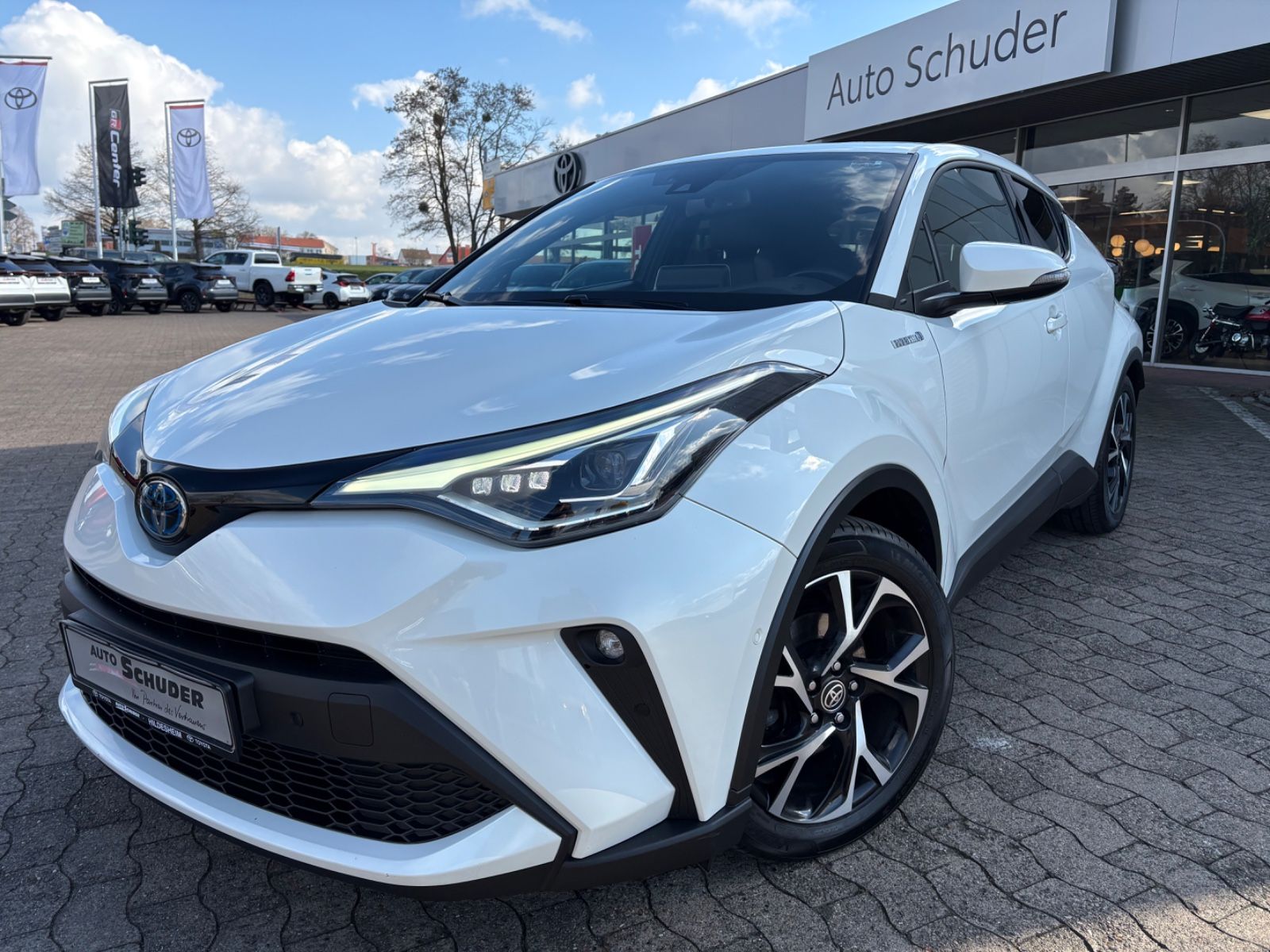 Toyota C-HR Hybrid Lounge - Samsaru's Car Outlet