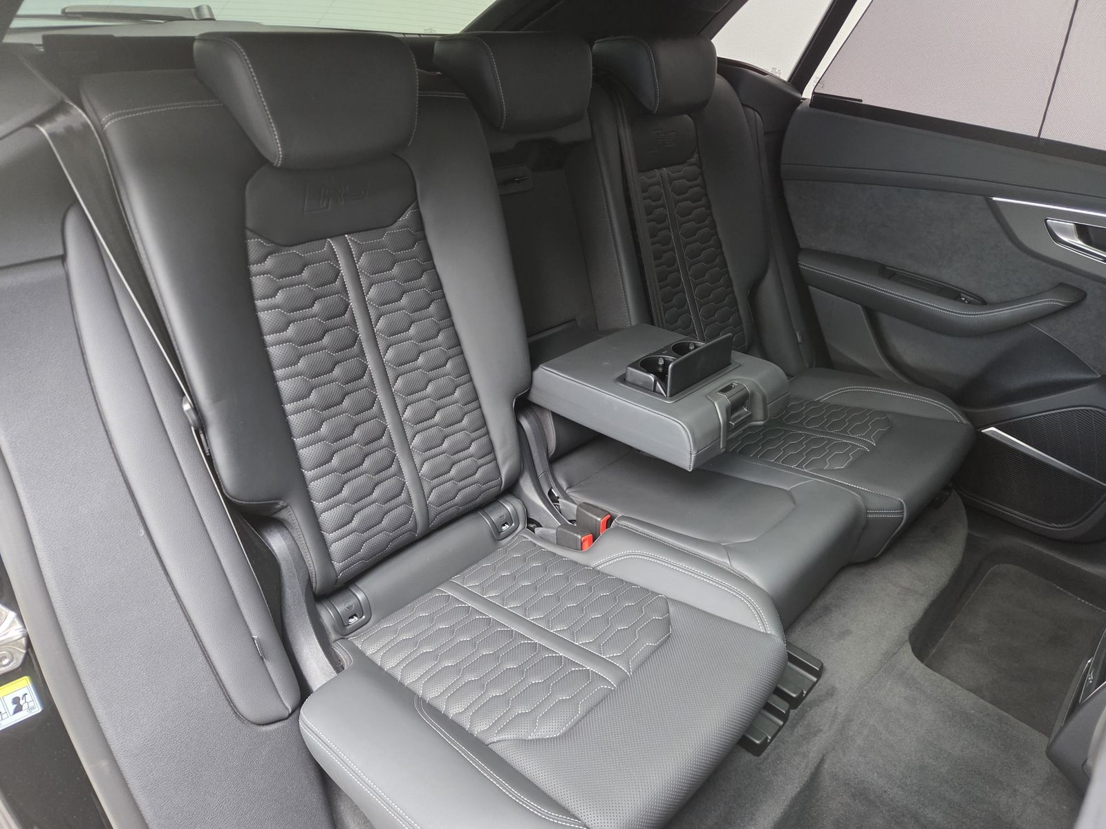 Audi RSQ8 Sportabgas AHK Standhzg. Black+ RS-Design
