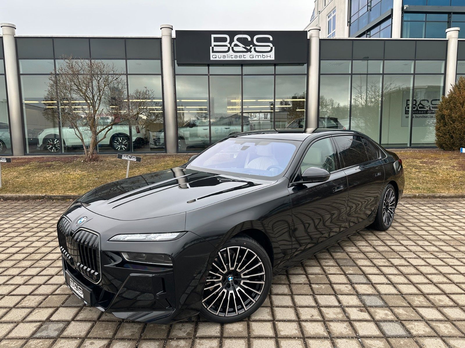 BMW 740d xDrive M Sport TV,Aut.Tür,SkyL,B&W,Luft