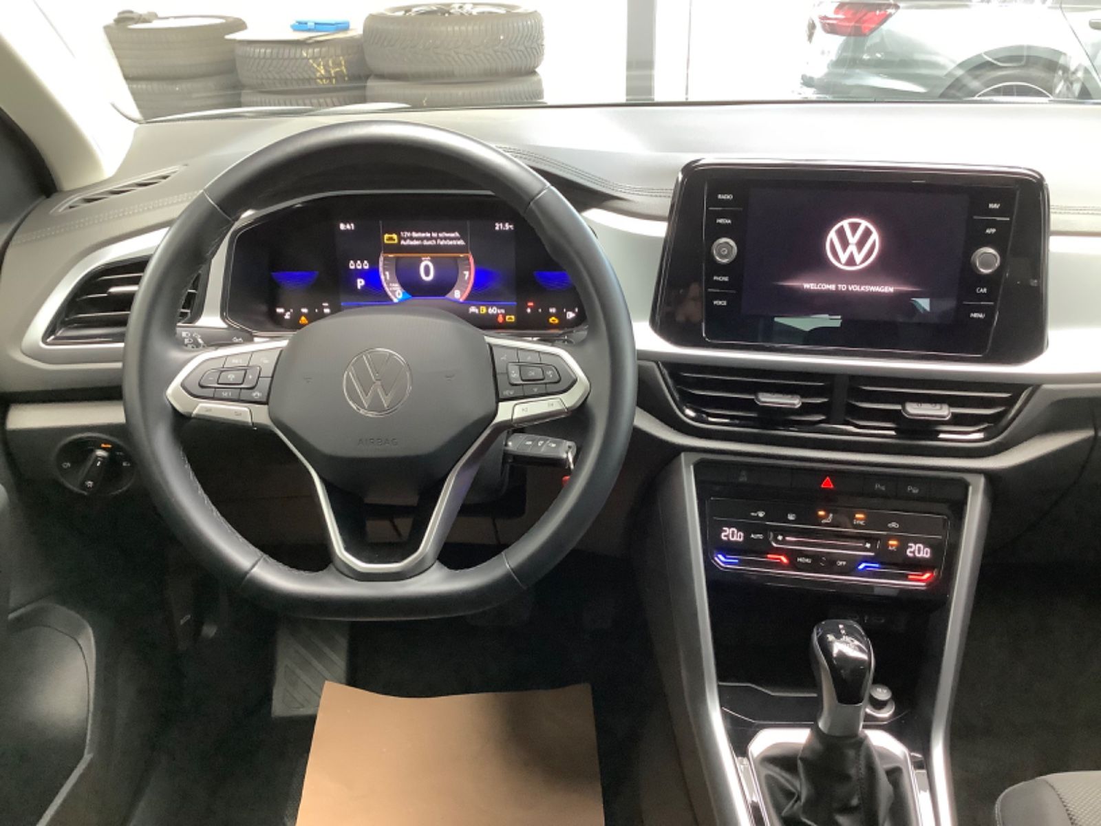 Volkswagen T-Roc Life DSG - Samsaru's Car Outlet