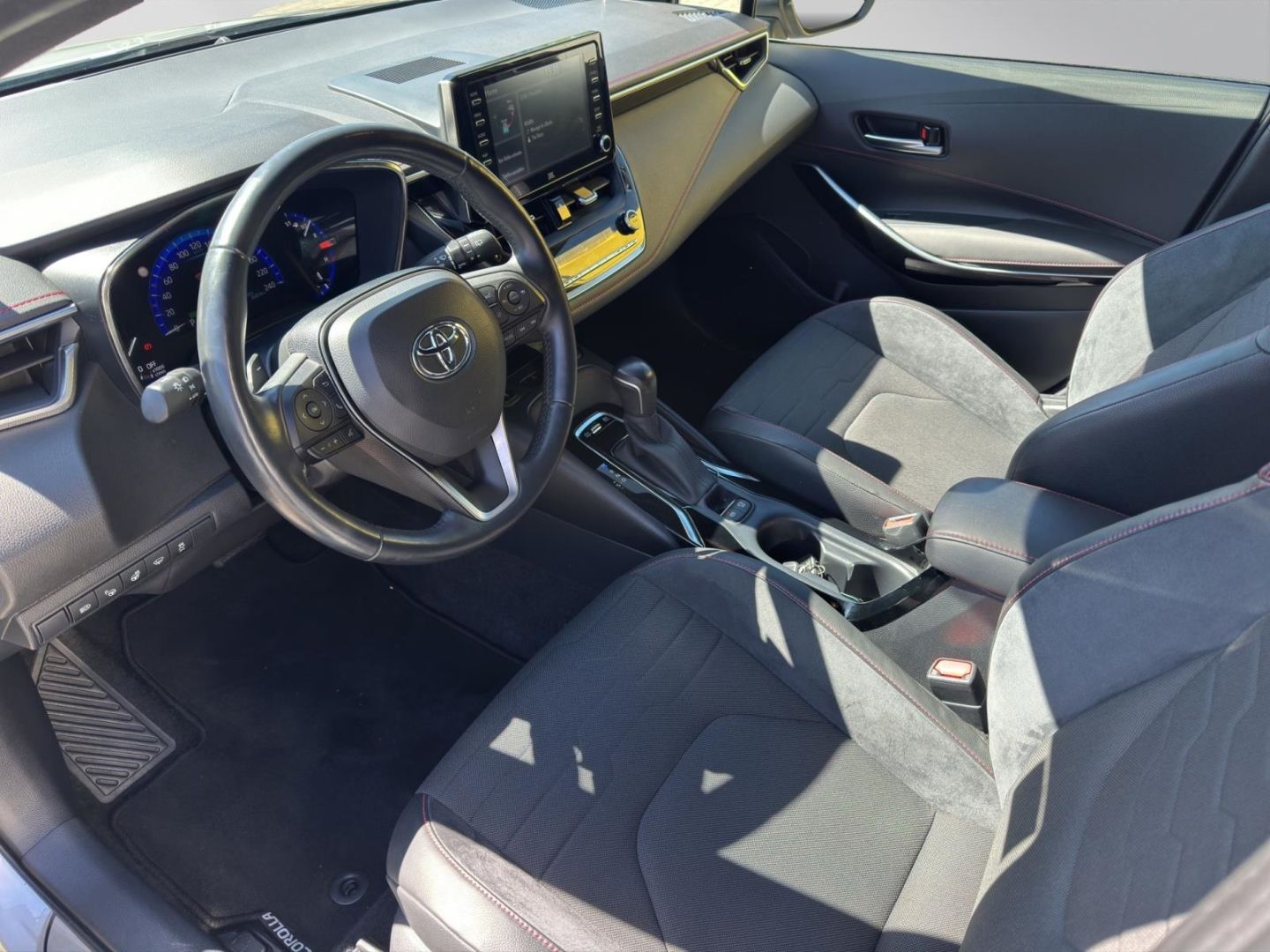 Toyota Corolla 2.0 Hybrid Lounge - Samsaru's Car Outlet