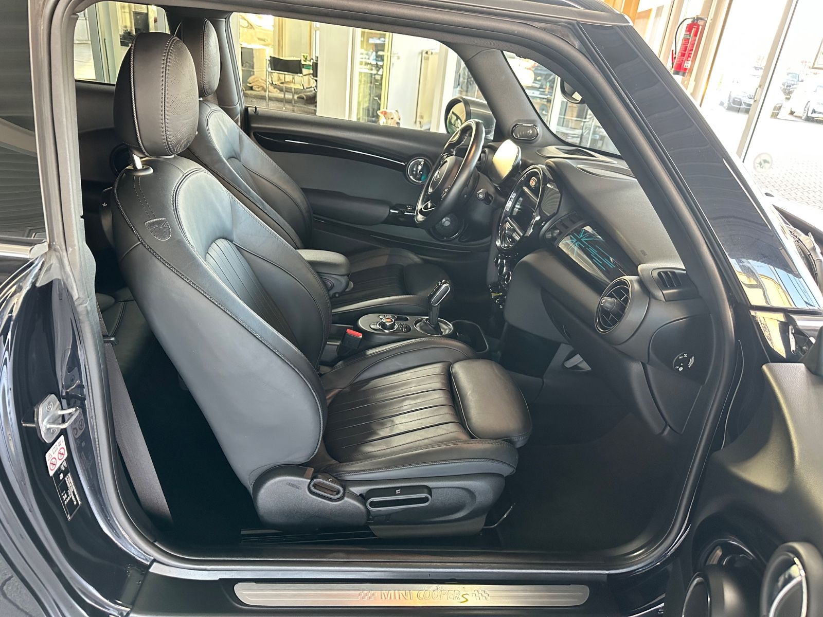 MINI Cooper SE Trim XL - Samsaru's Car Outlet