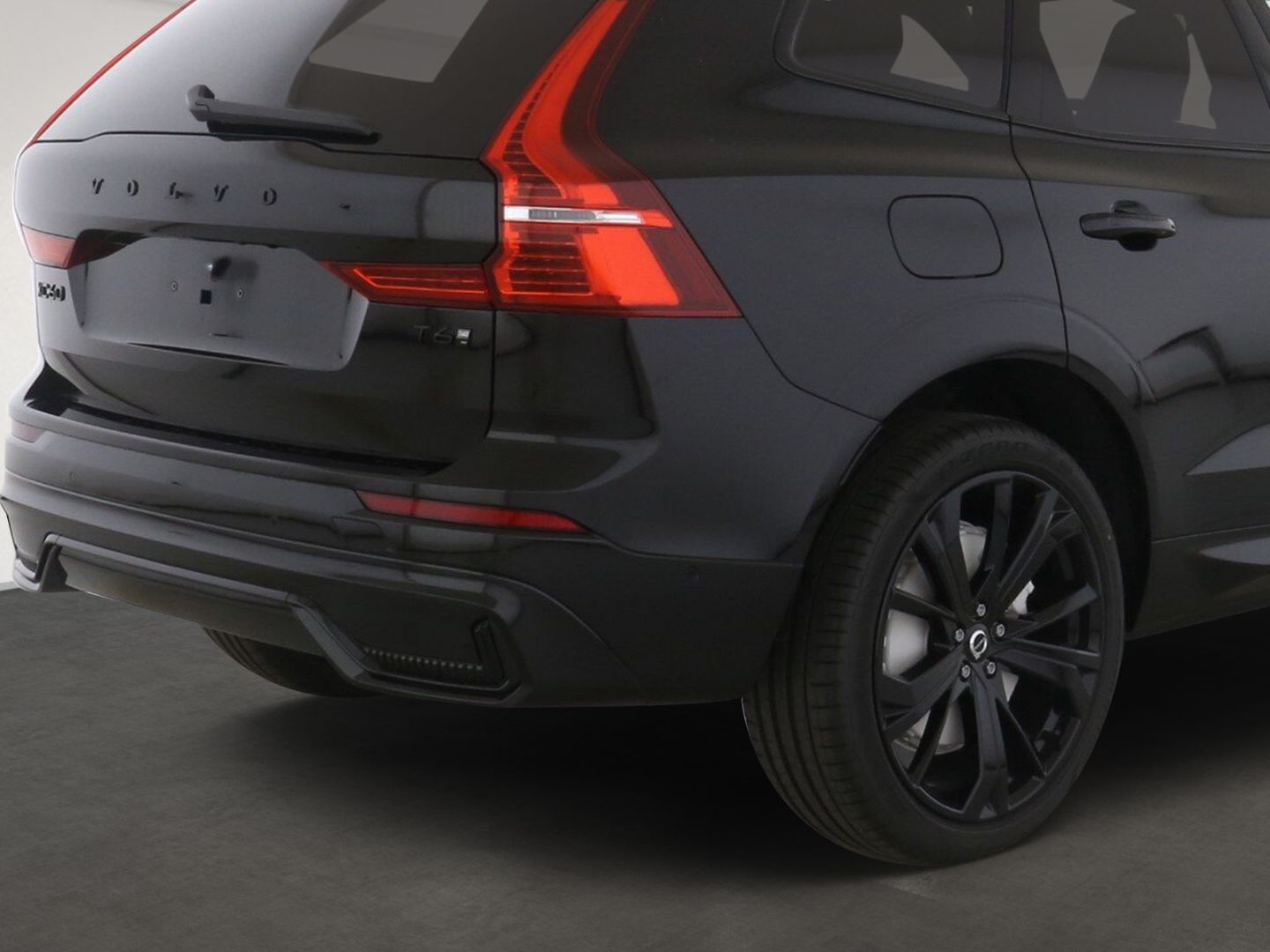 Volvo XC60 T6 Plus Black Edition Plug-In Hybrid AWD - Samsaru's Car Outlet