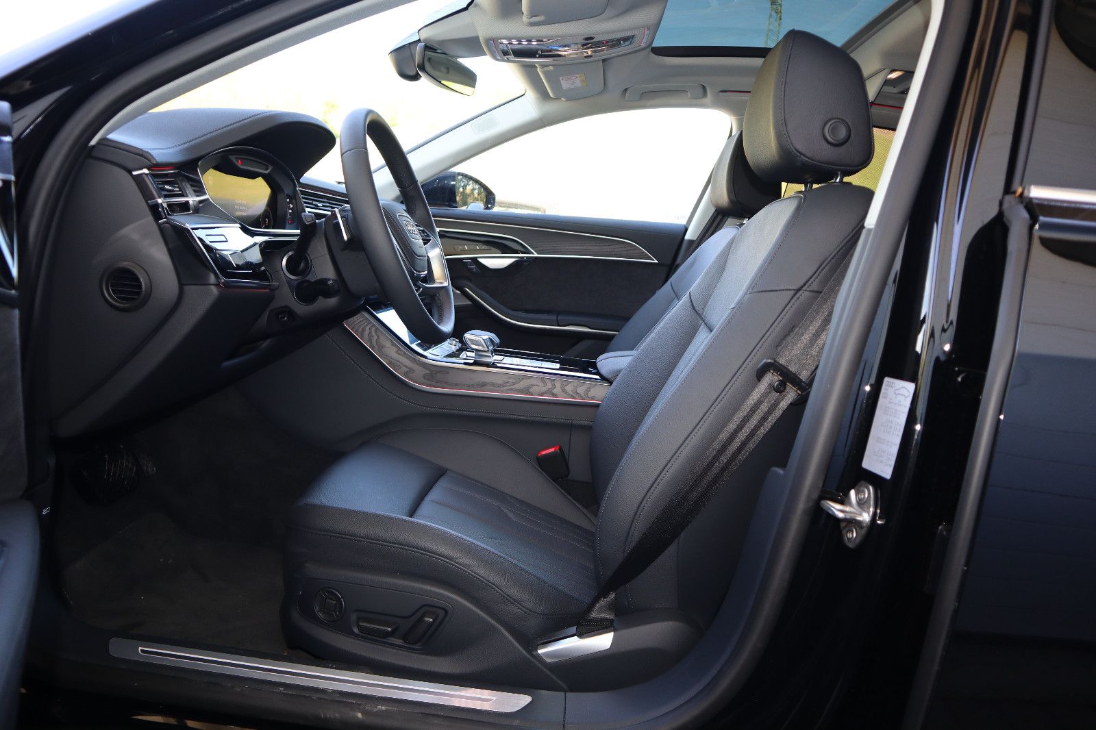 Audi A8L 60 TFSIe lang - Samsaru's Car Outlet
