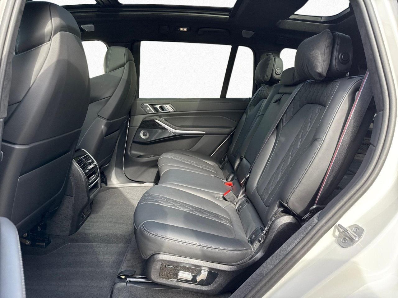 BMW X7 M60i xDrive M SPORT PRO SkyL,StHzg,AHK,Alu23