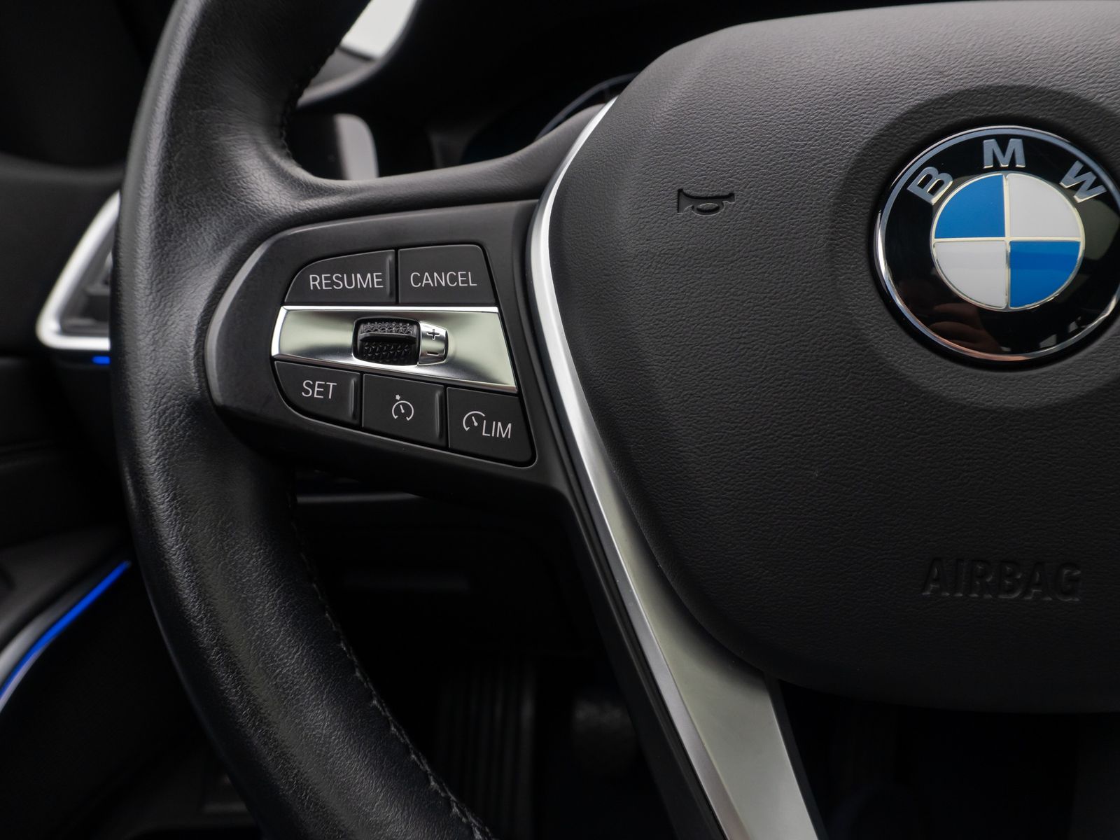 BMW 320d Sport Line - Samsaru's Car Outlet