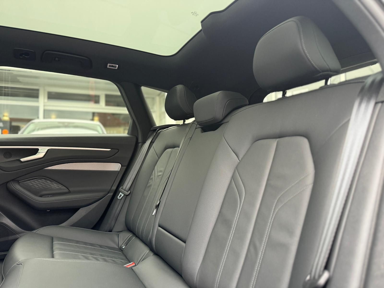 Audi A6 AVANT 2.0TDI 2x S LINE PANO 2xDISPLAY LEDER
