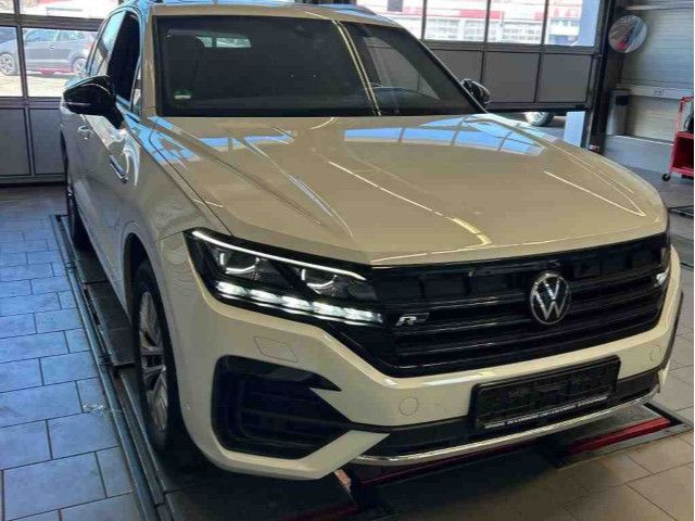 Volkswagen Touareg 3.0 TDI R-Line 4M - Samsaru's Car Outlet