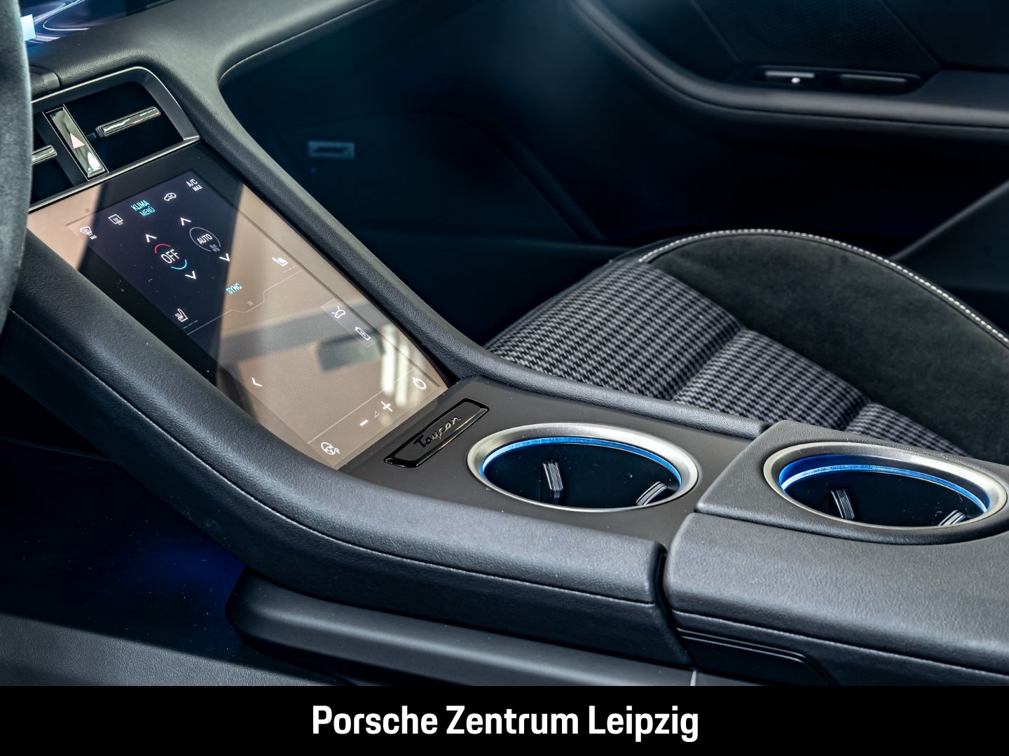 Porsche Taycan 4 SportDesign HD-Matrix ACC Pepita 21Zoll