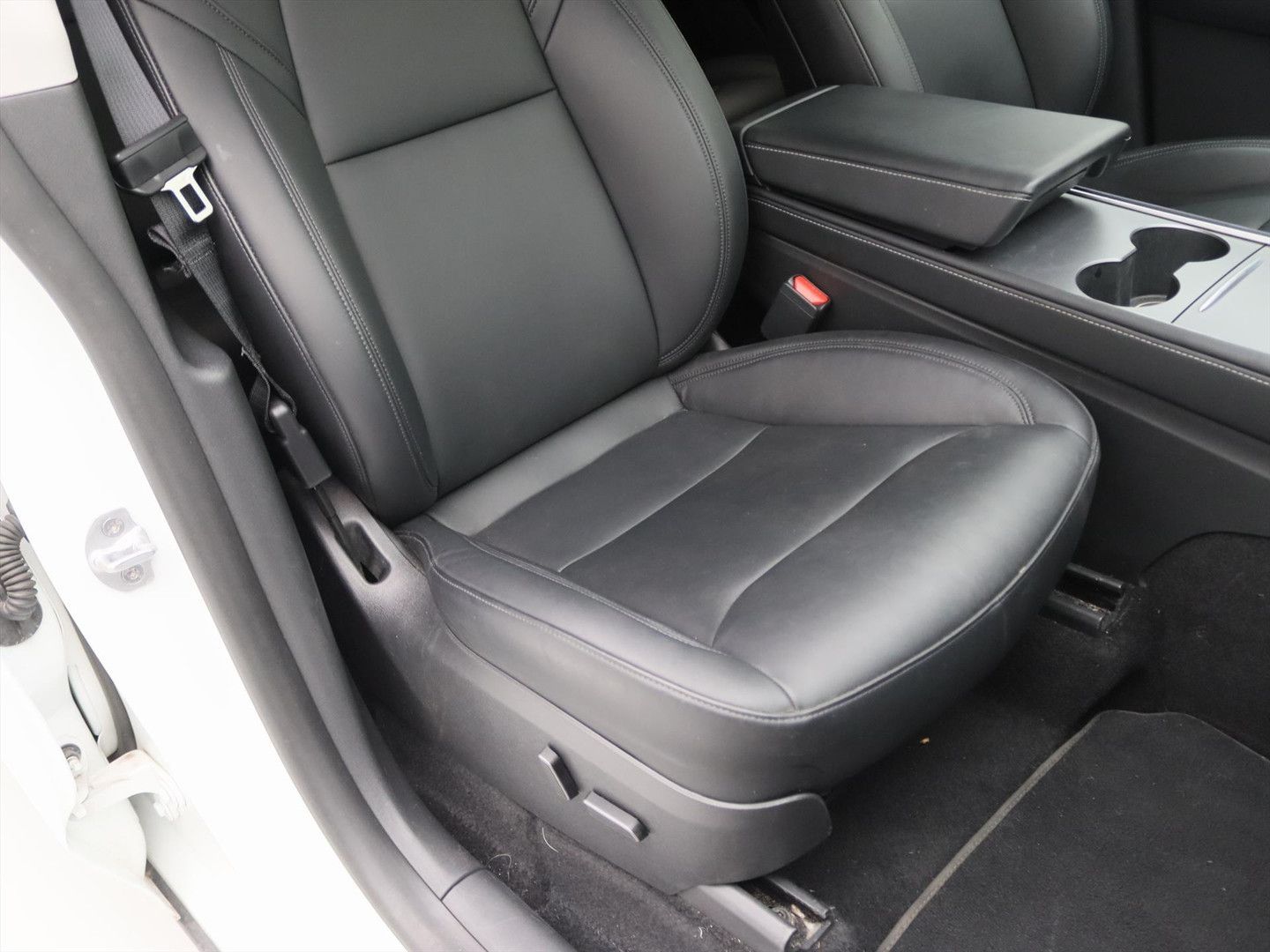 Tesla Model Y Long Range AWD 75kWh 351pk 93,7% SoH AMD