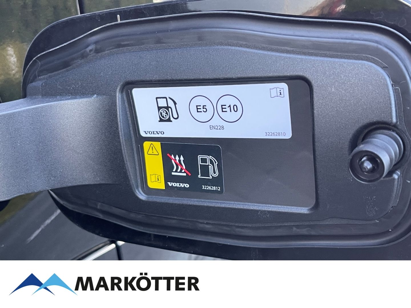 Volvo XC60 T8 AWD Recharge Ultimate Dark - Samsaru's Car Outlet