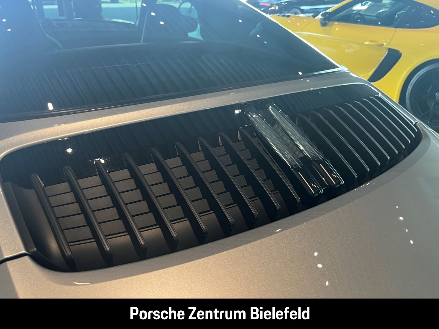 Porsche 992 911 Targa 4 GTS BOSE Sportabgasanlage LED