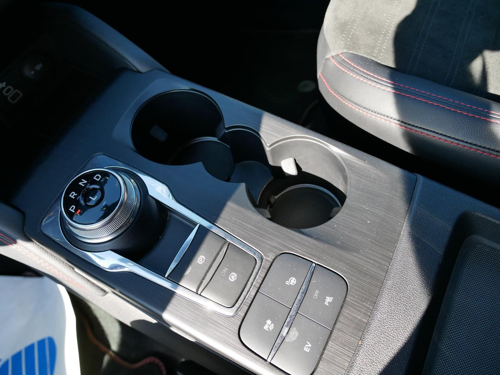 Ford Kuga Plug-In Hybrid ST-Line X - Samsaru's Car Outlet