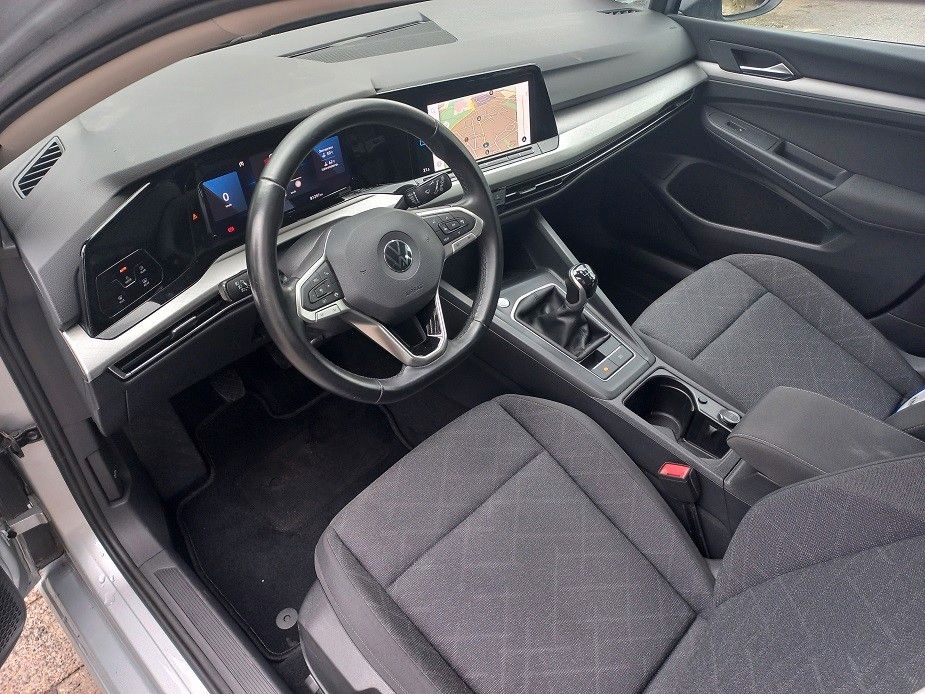 Volkswagen Golf VIII 2.0 TDi Life - Samsaru's Car Outlet