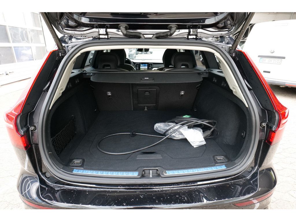 Volvo V60 T6 Ultra Dark Recharge Plug-In Hybrid AWD