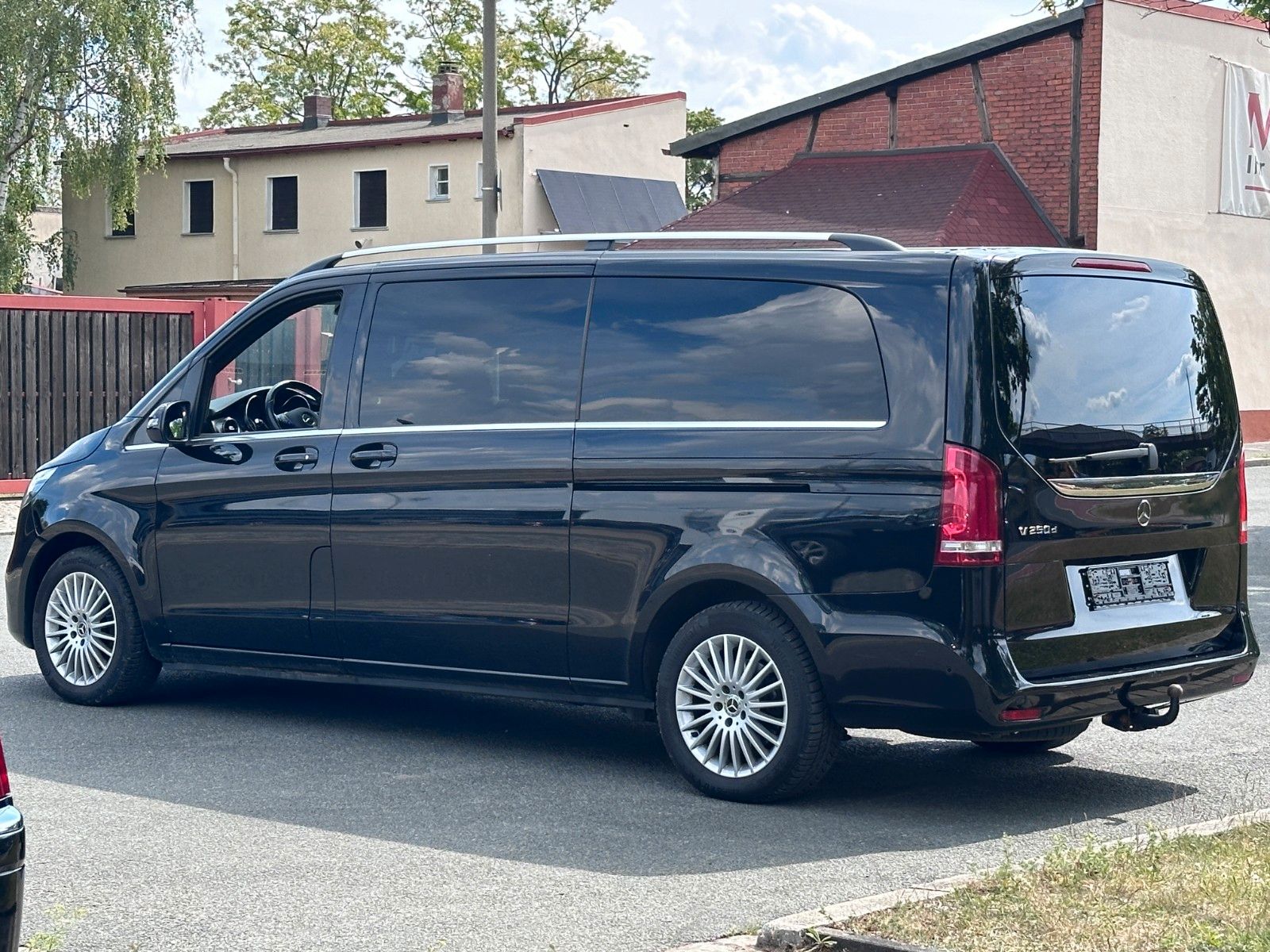 Mercedes-Benz V 250 - Samsaru's Car Outlet