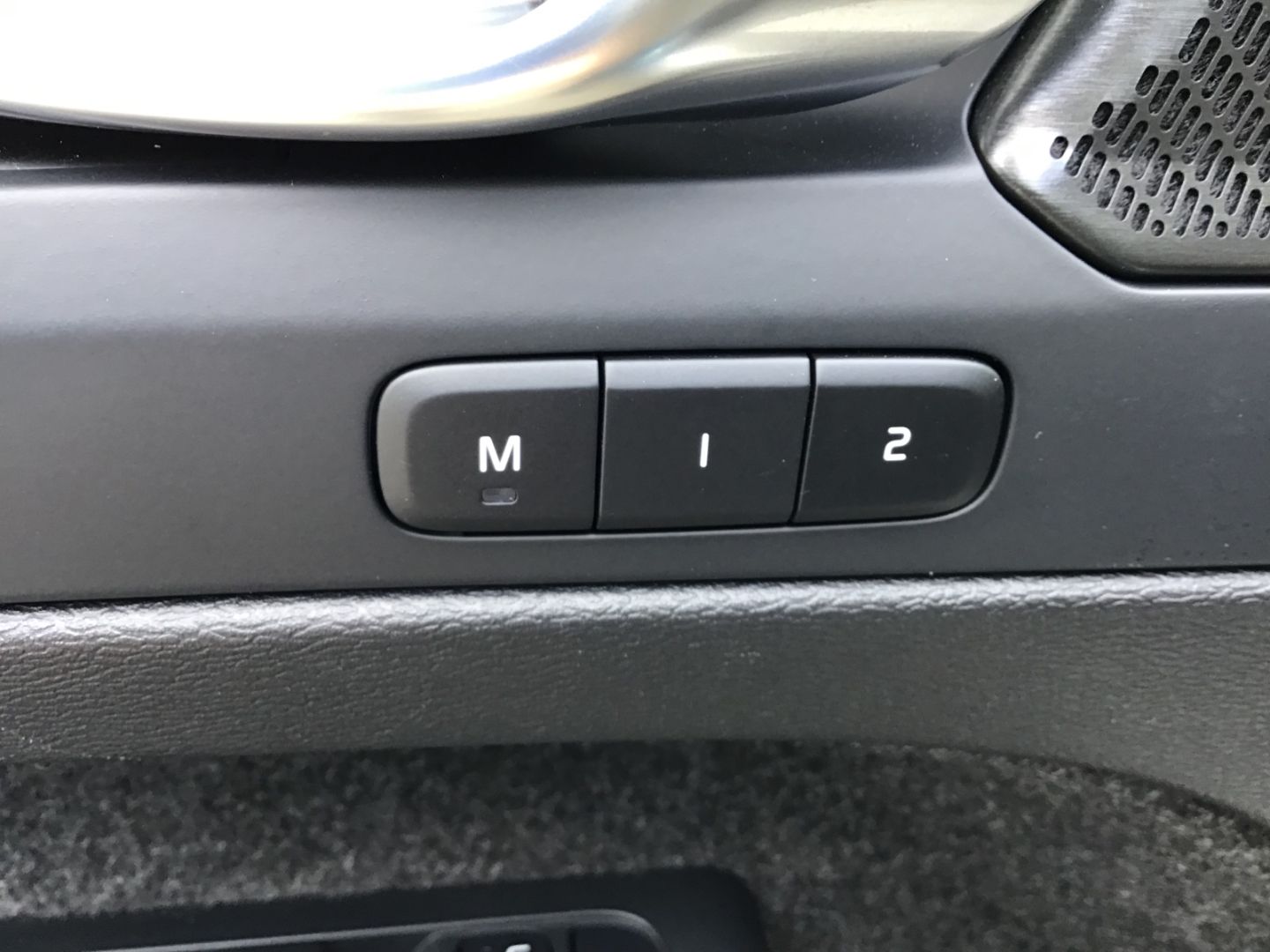 Volvo XC40 B3 Plus Dark - Samsaru's Car Outlet