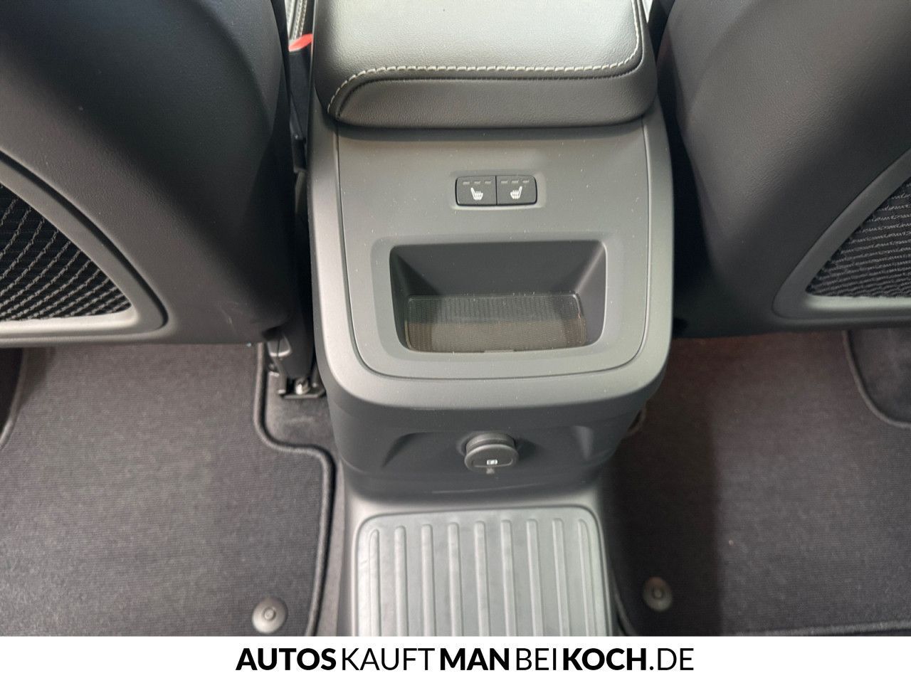 Volvo XC60 T6 Plug-In AWD - Samsaru's Car Outlet