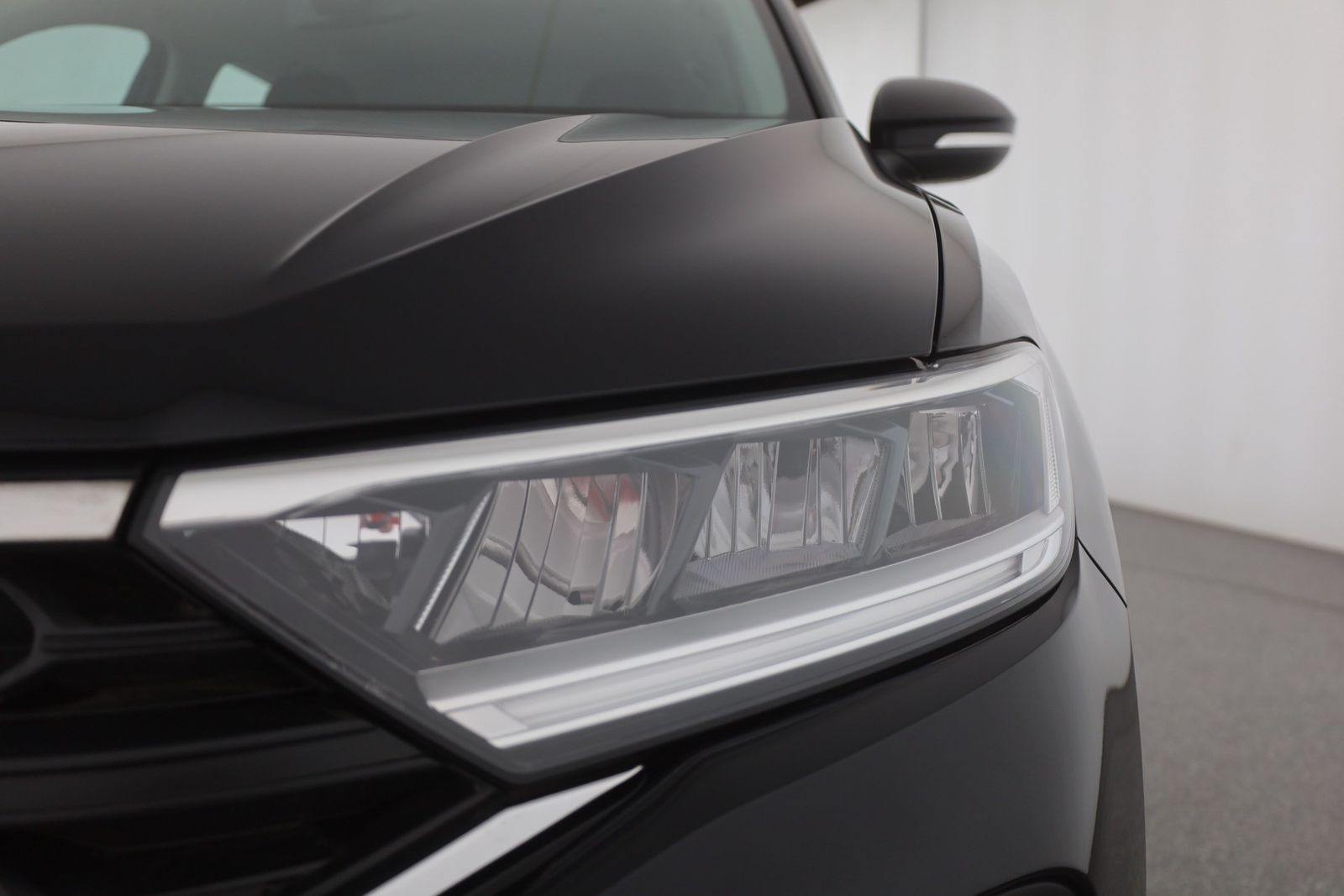 Volkswagen T-Roc 1.5 TSI DSG - Samsaru's Car Outlet