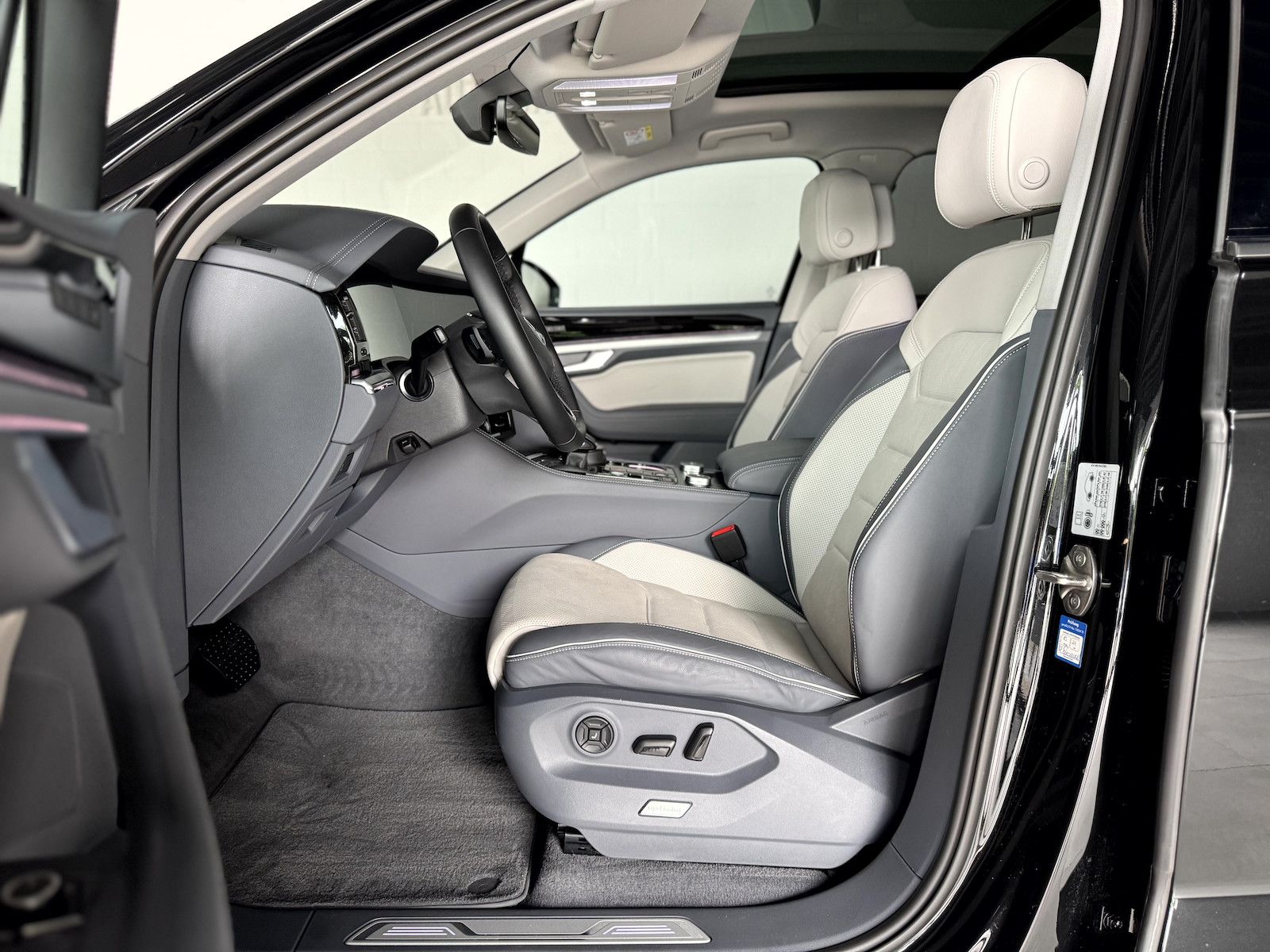 Volkswagen Touareg 3.0 TSI eHybrid 4Motion*IQ*Pano*AHK*HUD*