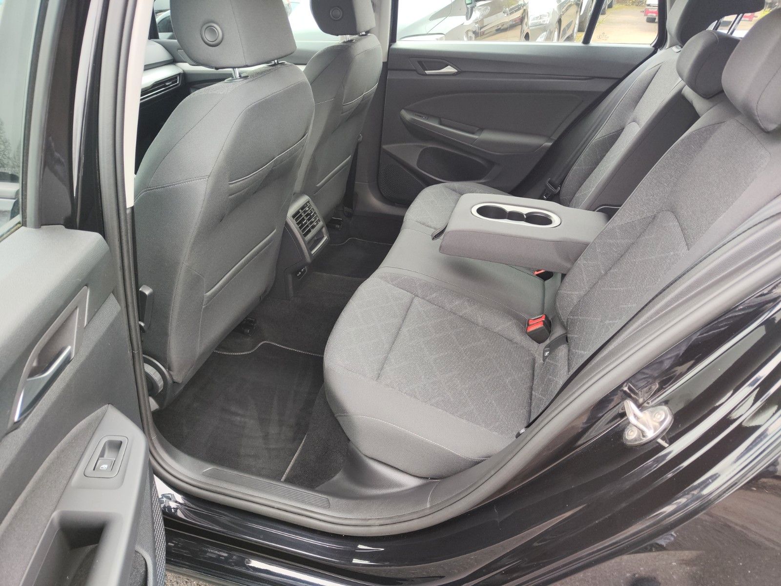 Volkswagen Golf VIII Variant Life eTSI DSG - Samsaru's Car Outlet