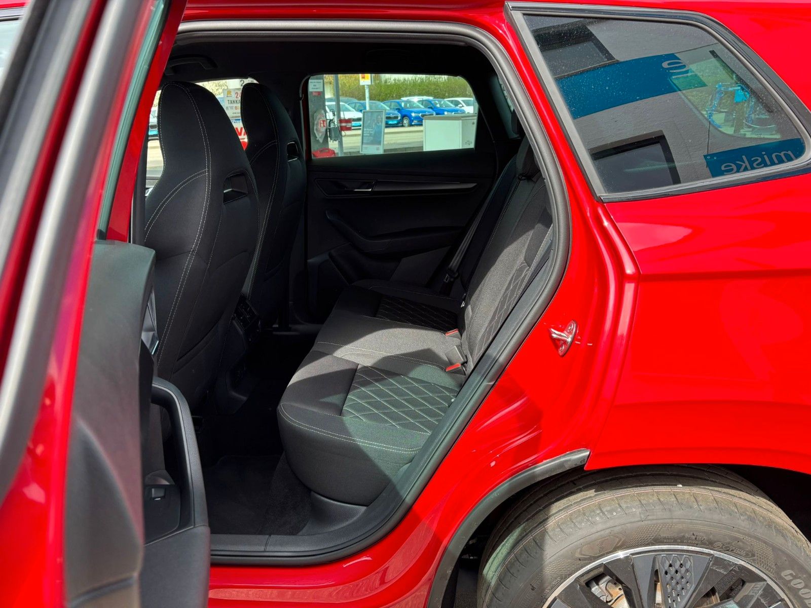Skoda Karoq Sportline *AHK/Navi/ACC/SHZ/Garantie*