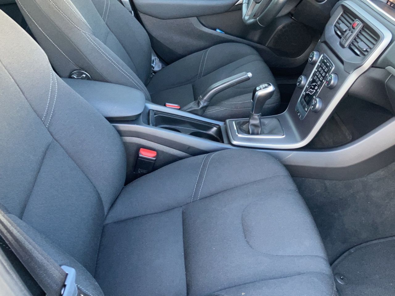 Volvo V40 T2 KINETIC NAVI KLIMAAUTOMATIK PDC Bluetooth