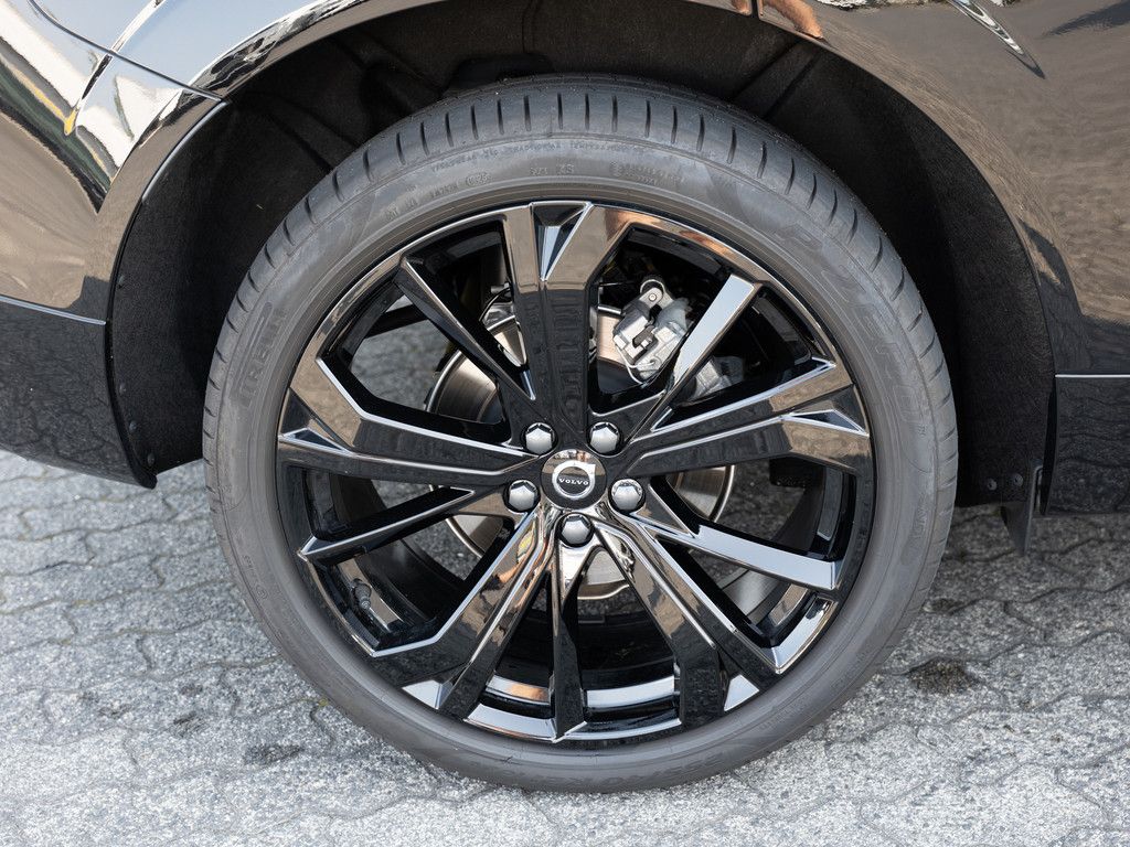 Volvo XC60 B5 AWD Plus Black Edition FACEL. LED 360°