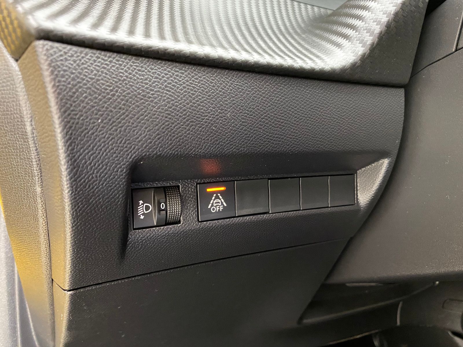 Peugeot 208 Active Pack 1.2 Automatik - Samsaru's Car Outlet