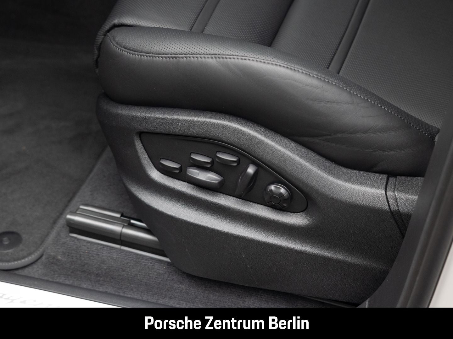 Porsche Cayenne E-Hybrid BOSE InnoDrive Panoramadach LED