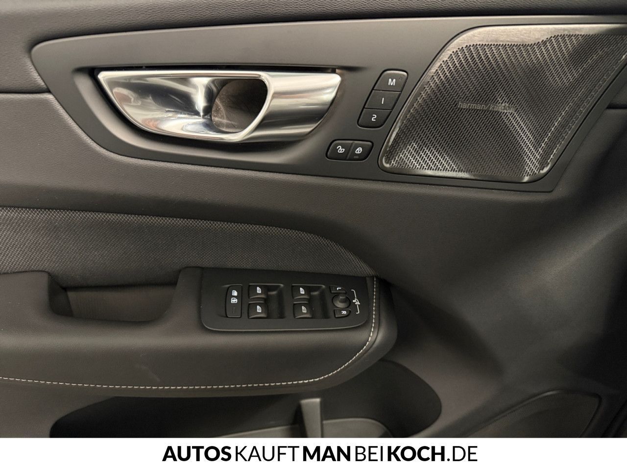 Volvo XC60 B5 AWD PlusDark ACC BLIS AHK VLED 4xSHz H&K