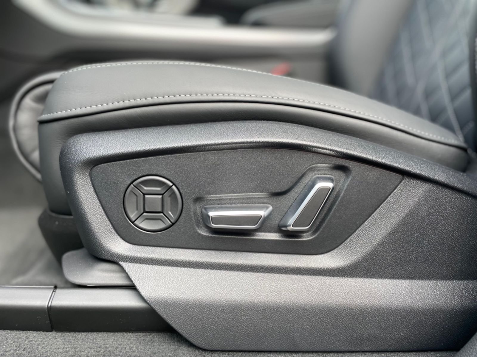 Audi Q8 50 TDI SLine - Samsaru's Car Outlet